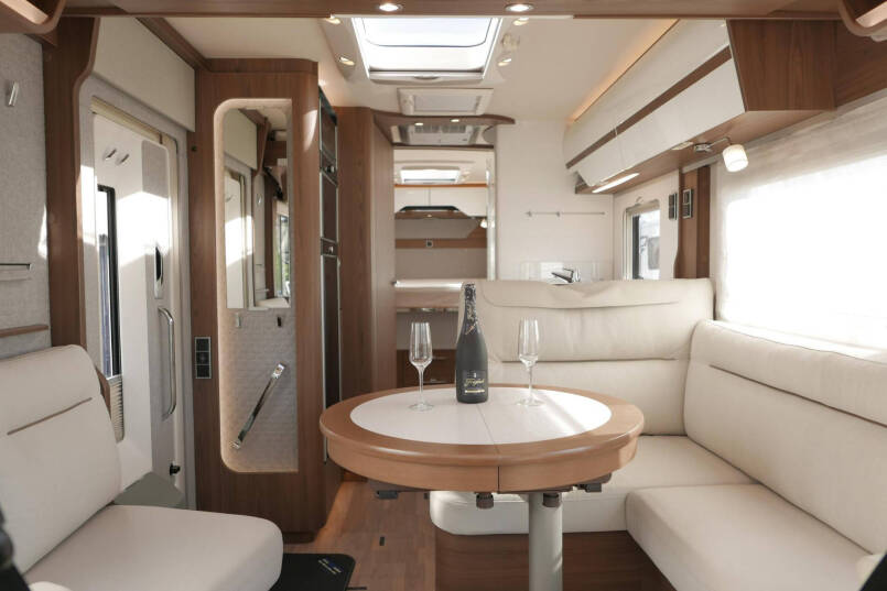 Hymer BML-I 790 MasterLine | Queensbed | Levelsysteem | Hefbed | Lithium | 31