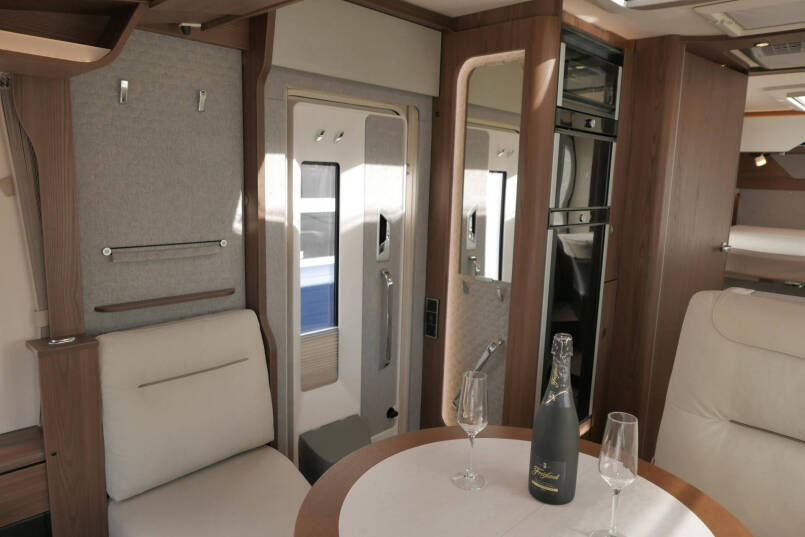 Hymer BML-I 790 MasterLine | Queensbed | Levelsysteem | Hefbed | Lithium | 33