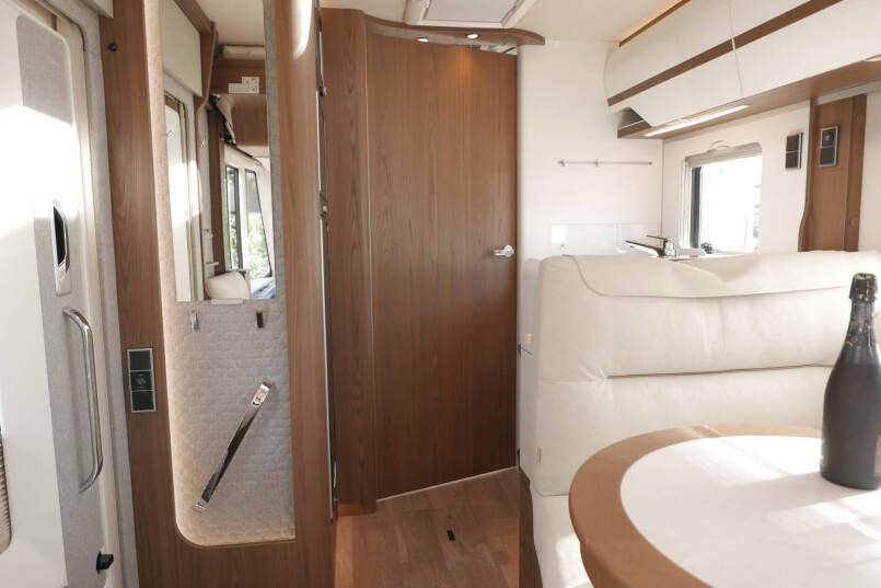 Hymer BML-I 790 MasterLine | Queensbed | Levelsysteem | Hefbed | Lithium | 36