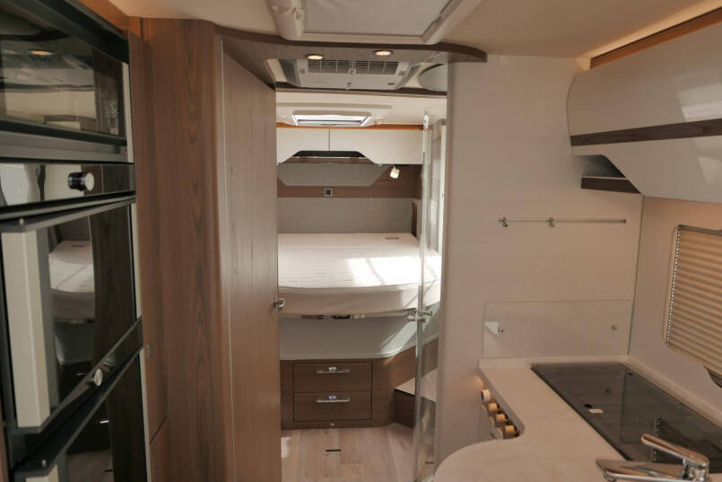 Hymer BML-I 790 MasterLine | Queensbed | Levelsysteem | Hefbed | Lithium | 43