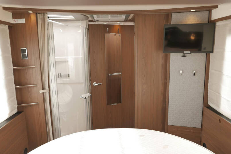 Hymer BML-I 790 MasterLine | Queensbed | Levelsysteem | Hefbed | Lithium | 51