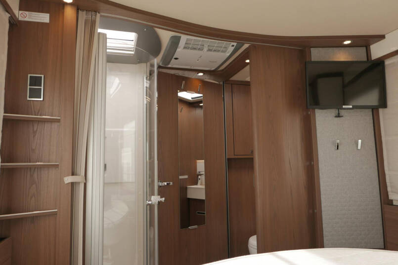 Hymer BML-I 790 MasterLine | Queensbed | Levelsysteem | Hefbed | Lithium | 52