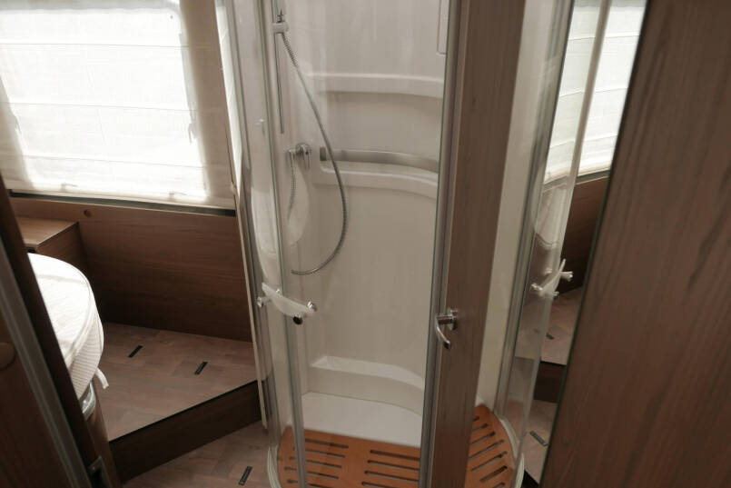 Hymer BML-I 790 MasterLine | Queensbed | Levelsysteem | Hefbed | Lithium | 54