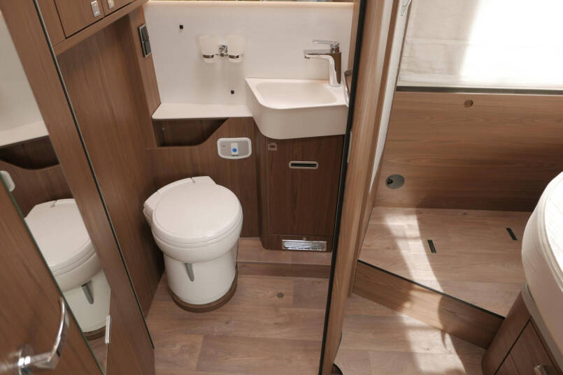 Hymer BML-I 790 MasterLine | Queensbed | Levelsysteem | Hefbed | Lithium | 55