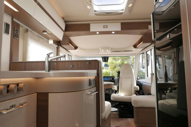 Hymer BML-I 790 MasterLine | Queensbed | Levelsysteem | Hefbed | Lithium | 57