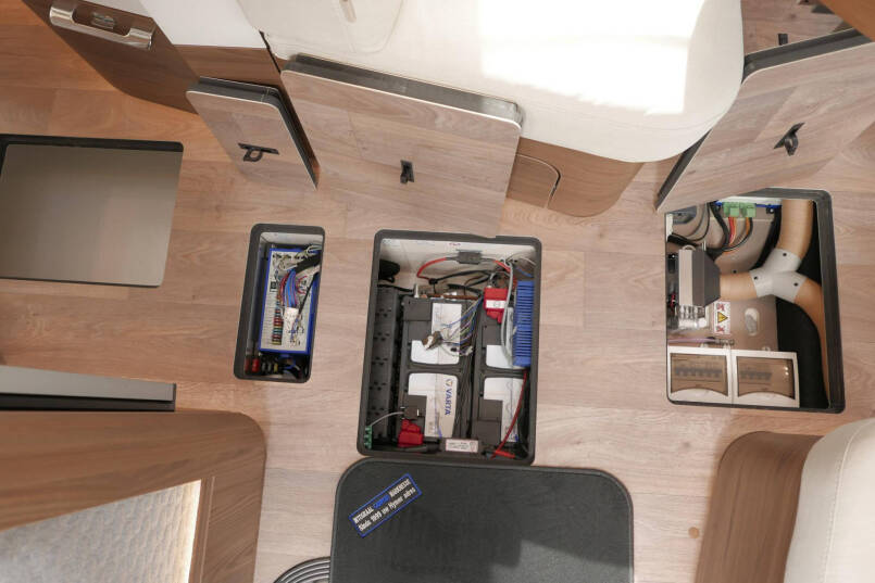 Hymer BML-I 790 MasterLine | Queensbed | Levelsysteem | Hefbed | Lithium | 59