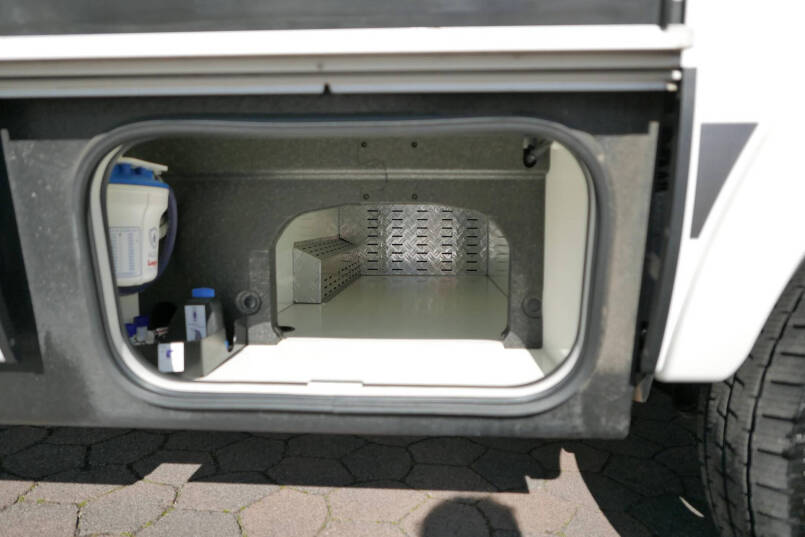Hymer BMC-T 600 WhiteLine | Hefbed | Levelsysteem | 450 Lithium | Automaat | 4430 Chassis 16
