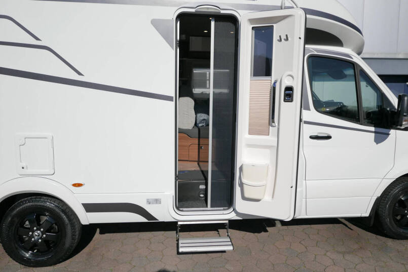 Hymer BMC-T 600 WhiteLine | Hefbed | Levelsysteem | 450 Lithium | Automaat | 4430 Chassis 18