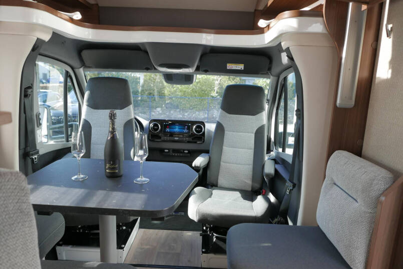 Hymer BMC-T 600 WhiteLine | Hefbed | Levelsysteem | 450 Lithium | Automaat | 4430 Chassis 25