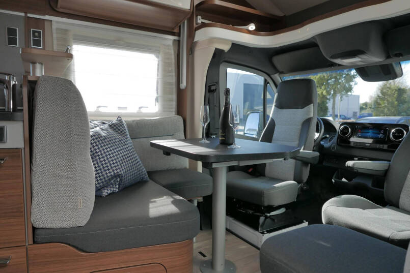 Hymer BMC-T 600 WhiteLine | Hefbed | Levelsysteem | 450 Lithium | Automaat | 4430 Chassis 26