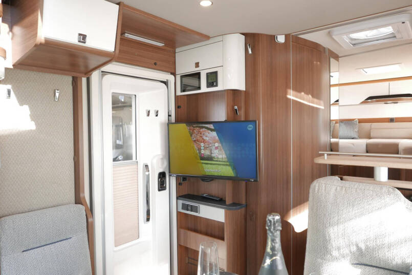 Hymer BMC-T 600 WhiteLine | Hefbed | Levelsysteem | 450 Lithium | Automaat | 4430 Chassis 31
