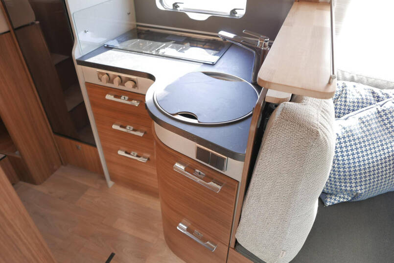 Hymer BMC-T 600 WhiteLine | Hefbed | Levelsysteem | 450 Lithium | Automaat | 4430 Chassis 34
