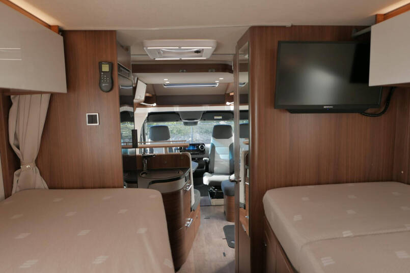 Hymer BMC-T 600 WhiteLine | Hefbed | Levelsysteem | 450 Lithium | Automaat | 4430 Chassis 45