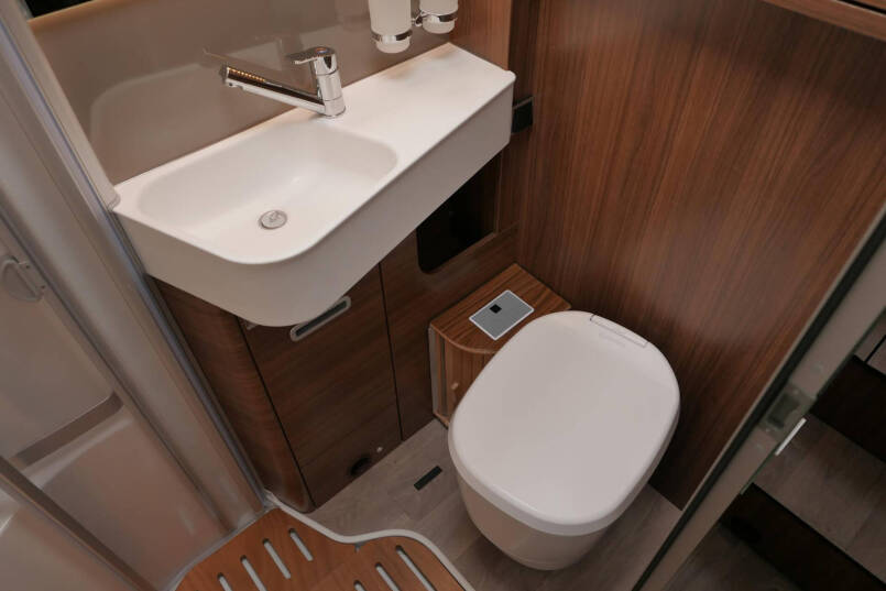 Hymer BMC-T 600 WhiteLine | Hefbed | Levelsysteem | 450 Lithium | Automaat | 4430 Chassis 47