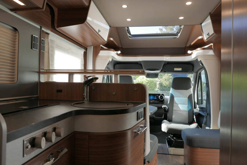Hymer BMC-T 600 WhiteLine | Hefbed | Levelsysteem | 450 Lithium | Automaat | 4430 Chassis 48