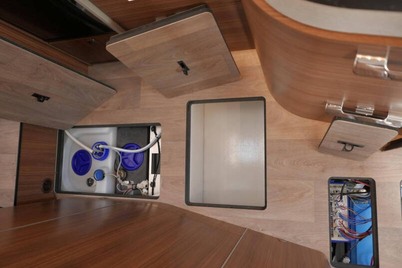Hymer BMC-T 600 WhiteLine | Hefbed | Levelsysteem | 450 Lithium | Automaat | 4430 Chassis 51