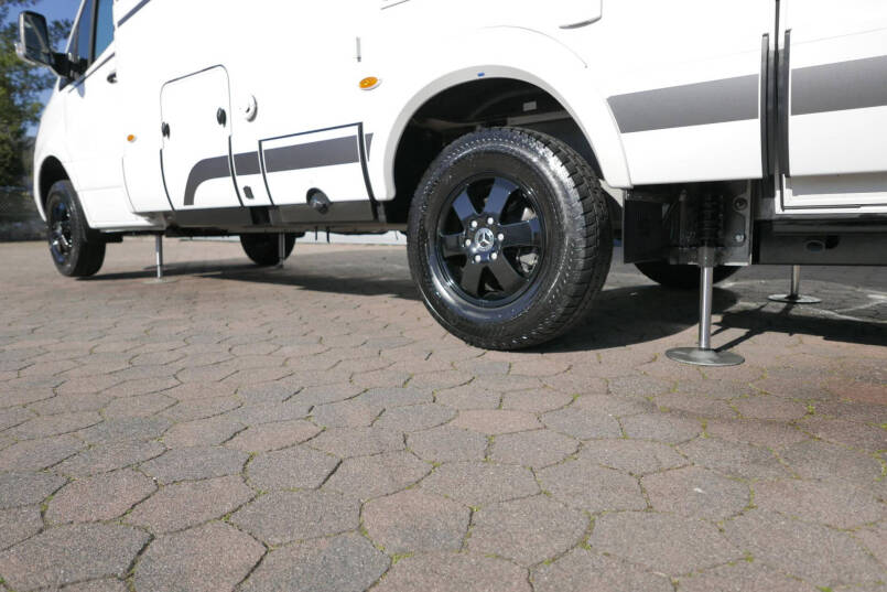Hymer BMC-T 600 WhiteLine | Hefbed | Levelsysteem | 450 Lithium | Automaat | 4430 Chassis 6