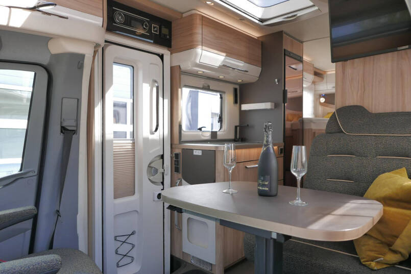 Hymer MLT 570 | Mercedes | Automaat | Enkele bedden | 6.73 M 27