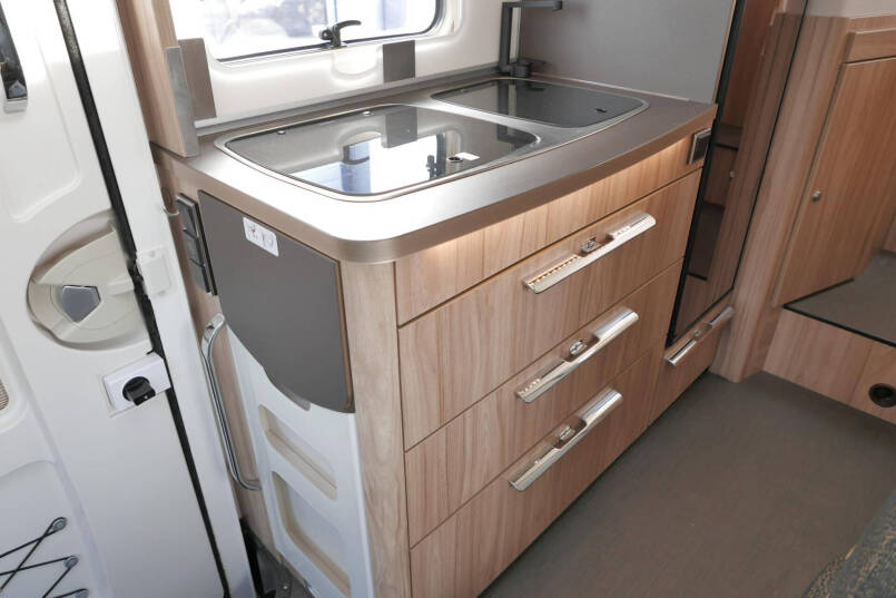 Hymer MLT 570 | Mercedes | Automaat | Enkele bedden | 6.73 M 32
