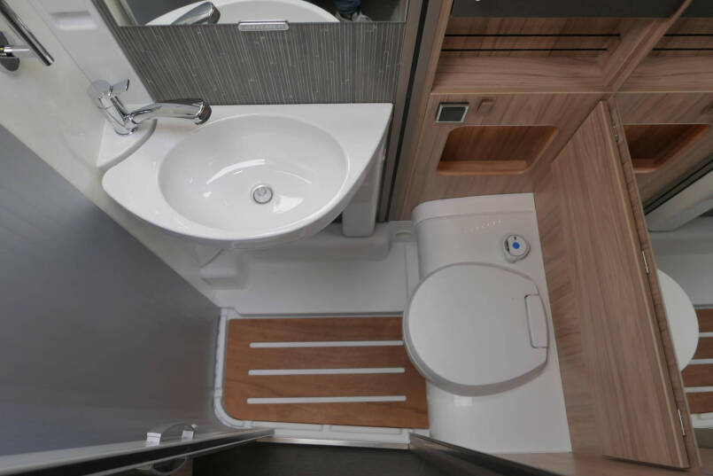 Hymer MLT 570 | Mercedes | Automaat | Enkele bedden | 6.73 M 42