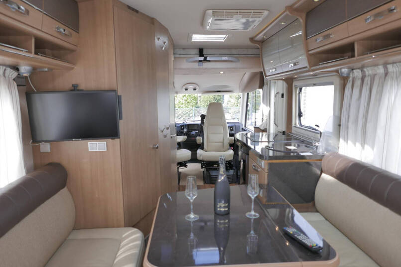 Hymer B 534 | DuoMobile | Rondzit | Luchtvering | Automaat | Levelsysteem 44