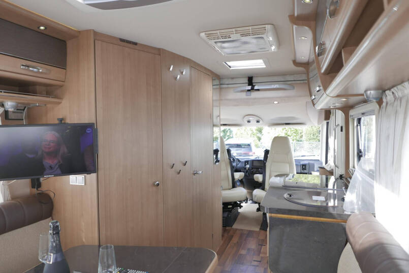 Hymer B 534 | DuoMobile | Rondzit | Luchtvering | Automaat | Levelsysteem 45