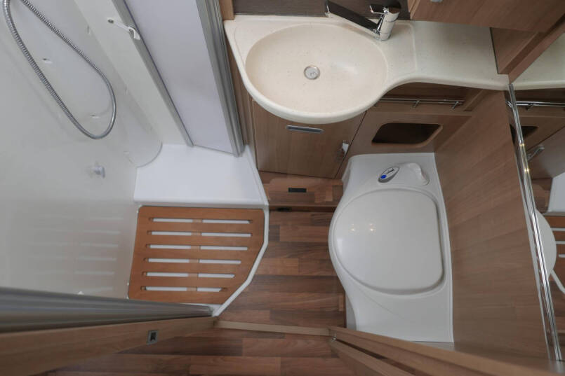 Hymer B 534 | DuoMobile | Rondzit | Luchtvering | Automaat | Levelsysteem 47