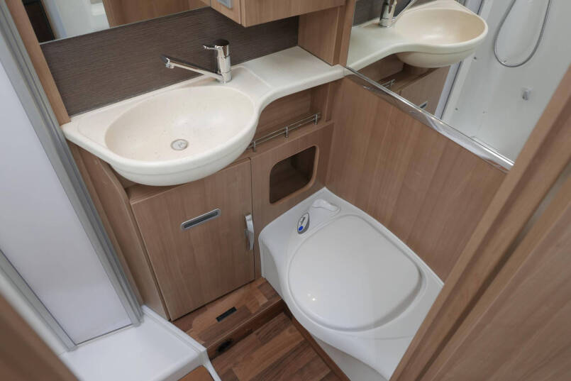 Hymer B 534 | DuoMobile | Rondzit | Luchtvering | Automaat | Levelsysteem 49