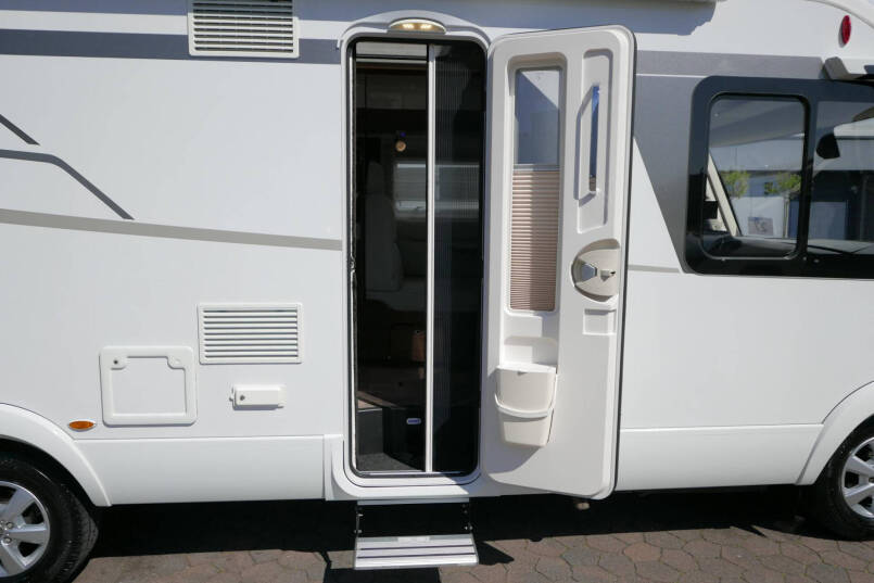 Hymer BMC-I 680 ModernComfort | Airco | Zonnepanelen | Enkele bedden 14