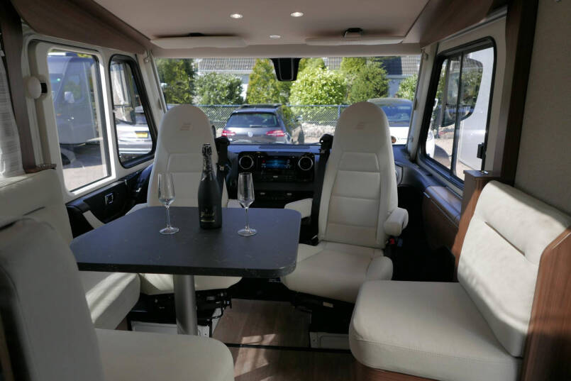 Hymer BMC-I 680 ModernComfort | Airco | Zonnepanelen | Enkele bedden 20