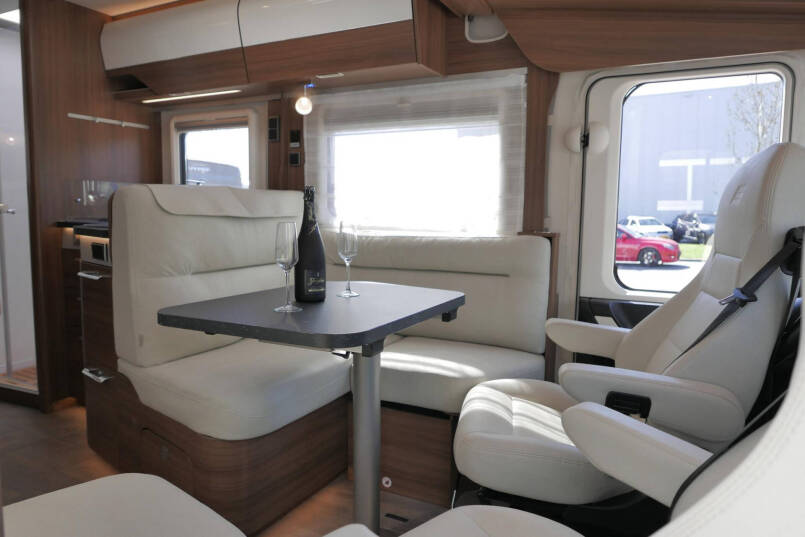 Hymer BMC-I 680 ModernComfort | Airco | Zonnepanelen | Enkele bedden 22