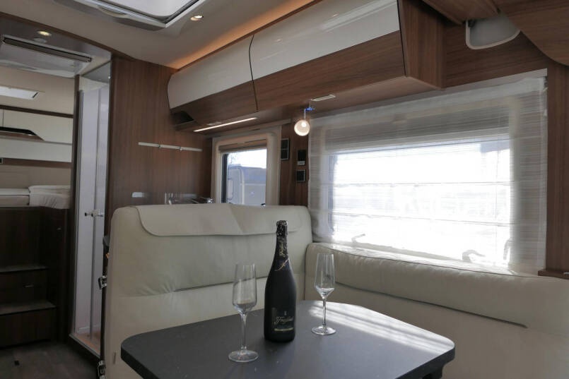 Hymer BMC-I 680 ModernComfort | Airco | Zonnepanelen | Enkele bedden 24
