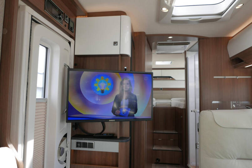 Hymer BMC-I 680 ModernComfort | Airco | Zonnepanelen | Enkele bedden 26