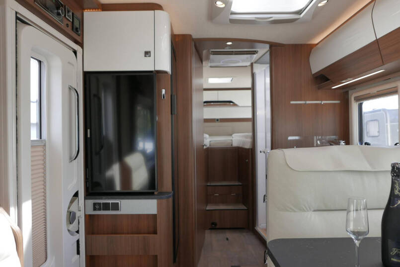 Hymer BMC-I 680 ModernComfort | Airco | Zonnepanelen | Enkele bedden 27