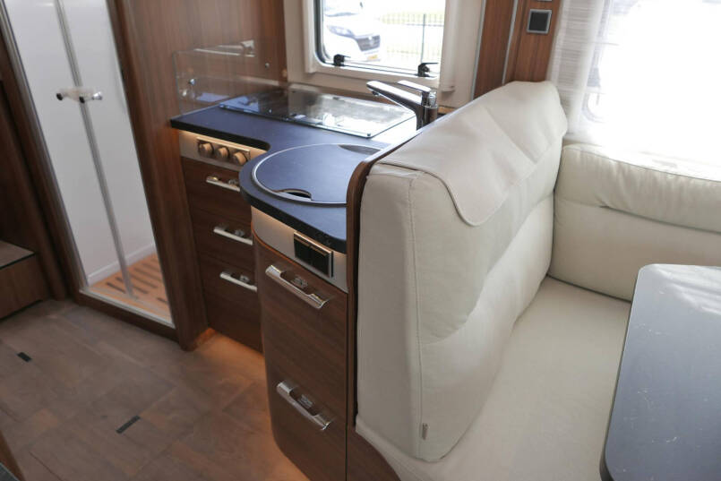 Hymer BMC-I 680 ModernComfort | Airco | Zonnepanelen | Enkele bedden 28