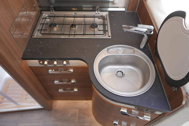 Hymer BMC-I 680 ModernComfort | Airco | Zonnepanelen | Enkele bedden 30