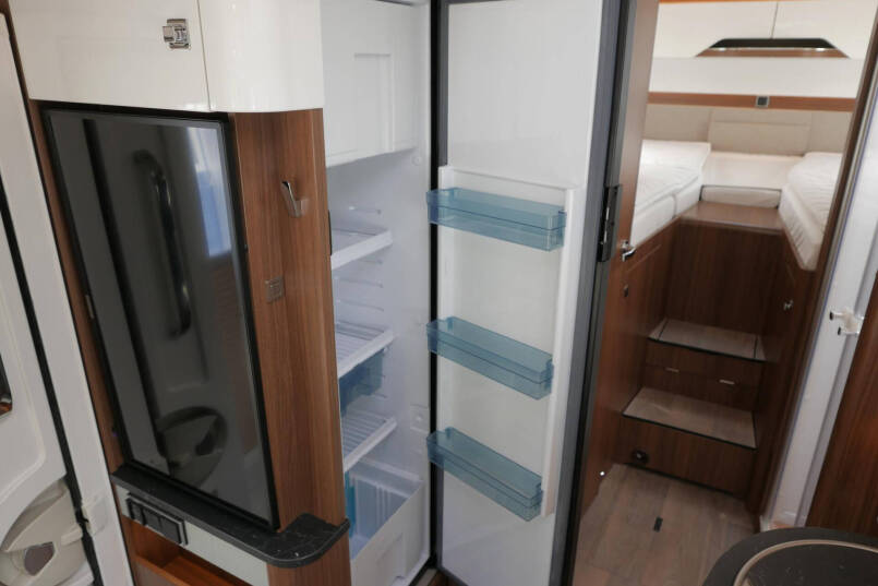 Hymer BMC-I 680 ModernComfort | Airco | Zonnepanelen | Enkele bedden 31