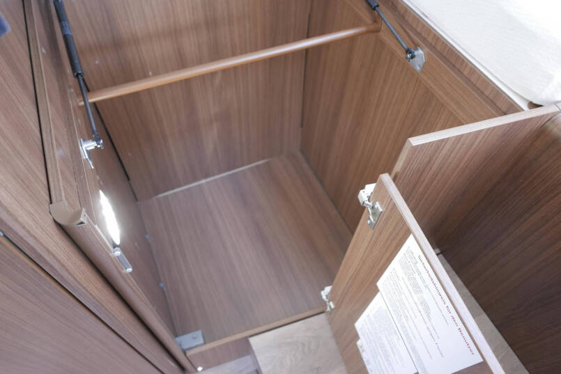 Hymer BMC-I 680 ModernComfort | Airco | Zonnepanelen | Enkele bedden 37