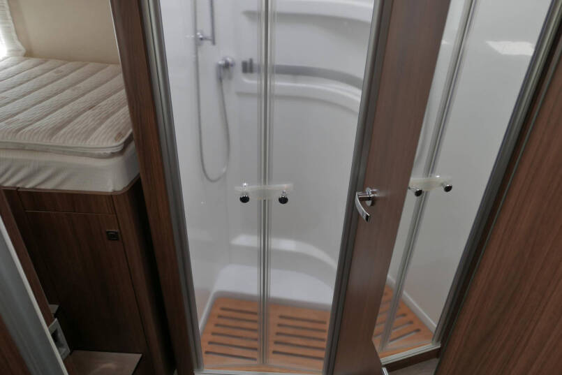 Hymer BMC-I 680 ModernComfort | Airco | Zonnepanelen | Enkele bedden 42