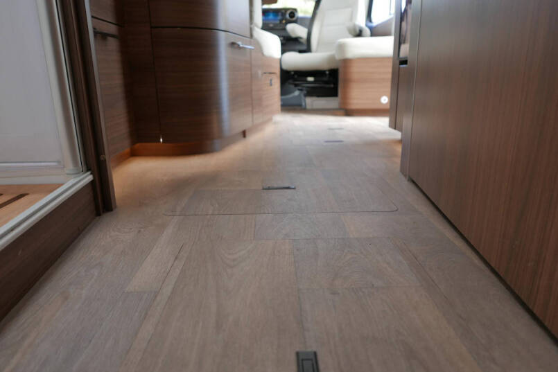 Hymer BMC-I 680 ModernComfort | Airco | Zonnepanelen | Enkele bedden 44
