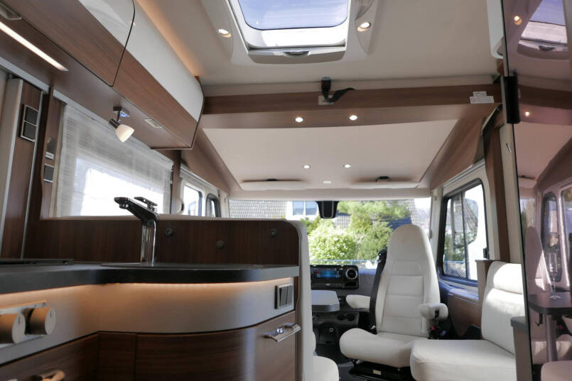 Hymer BMC-I 680 ModernComfort | Airco | Zonnepanelen | Enkele bedden 45
