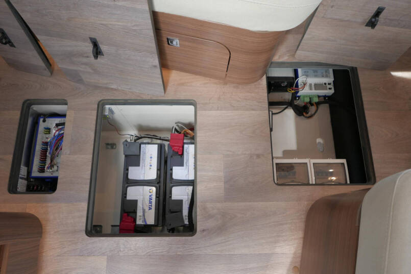Hymer BMC-I 680 ModernComfort | Airco | Zonnepanelen | Enkele bedden 48