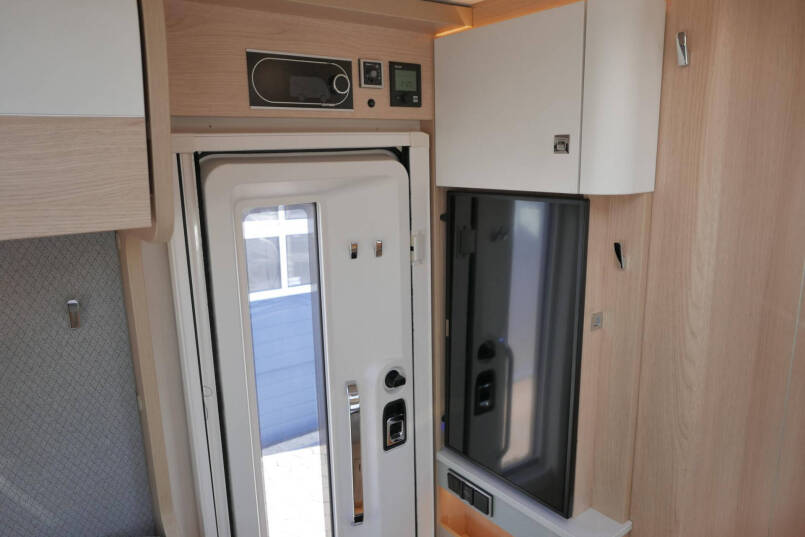 Hymer BMC-T 600 | Enkele bedden | Lithium | AL-KO maxi | Omvormer | 31