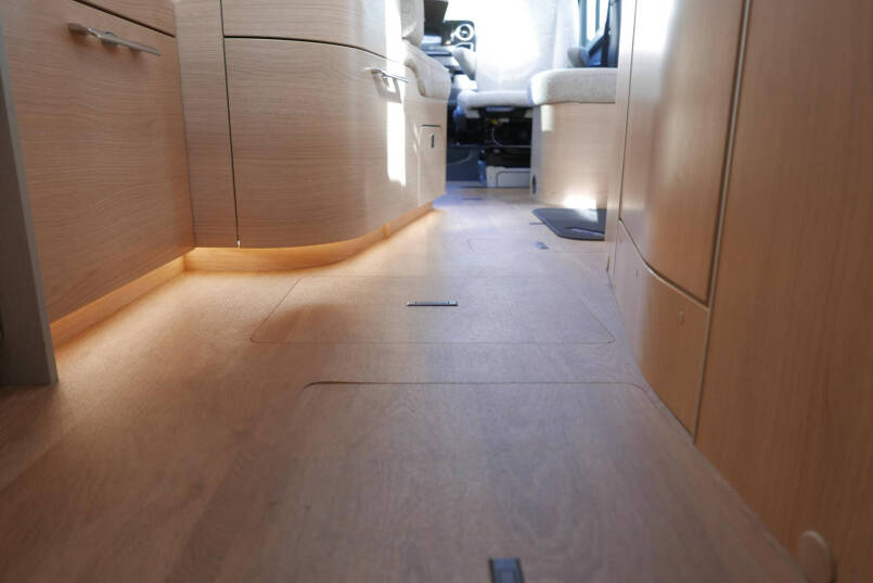Hymer BMC-T 600 | Enkele bedden | Lithium | AL-KO maxi | Omvormer | 43