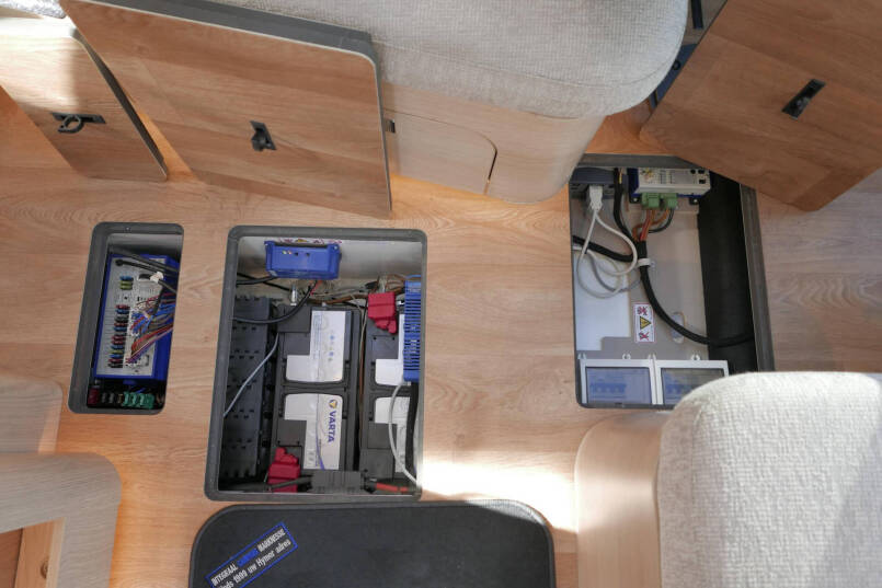 Hymer BMC-T 600 | Enkele bedden | Lithium | AL-KO maxi | Omvormer | 45