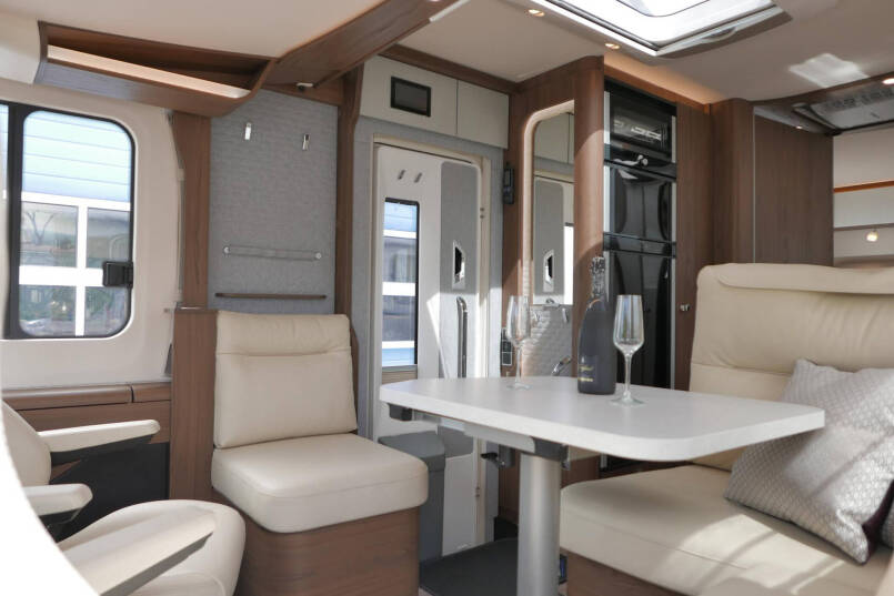 Hymer BML-I 780 MasterLine | Levelsysteem | Luchtvering | 5 Persoon | Lithium | Airco | 31