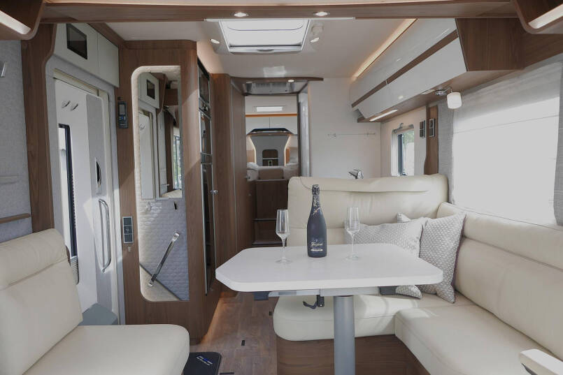 Hymer BML-I 780 MasterLine | Levelsysteem | Luchtvering | 5 Persoon | Lithium | Airco | 32