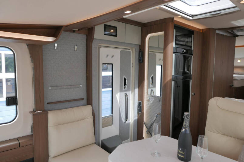 Hymer BML-I 780 MasterLine | Levelsysteem | Luchtvering | 5 Persoon | Lithium | Airco | 34
