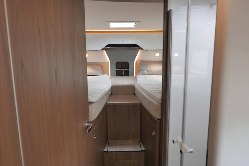 Hymer BML-I 780 MasterLine | Levelsysteem | Luchtvering | 5 Persoon | Lithium | Airco | 44