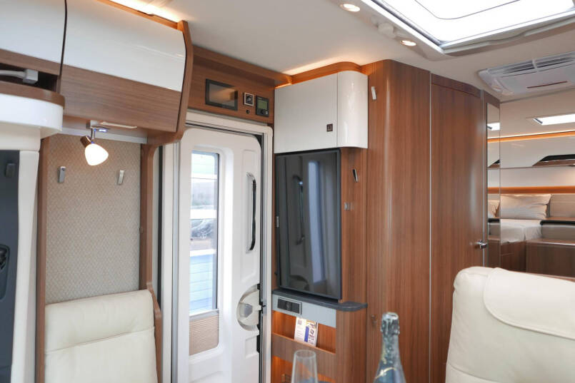 Hymer BMC-T 600 WhiteLine | Levelsysteem | Lithium | Airco | Clesana 32